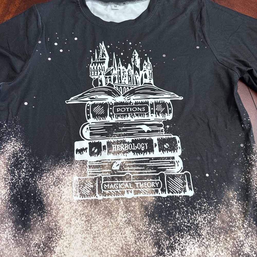 Harry Potter Hogwarts Herbology Books Graphic Tee Shirt Medium
